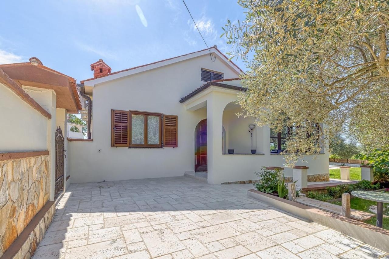 Villa Agatta With Private Pool Smoljanci Экстерьер фото