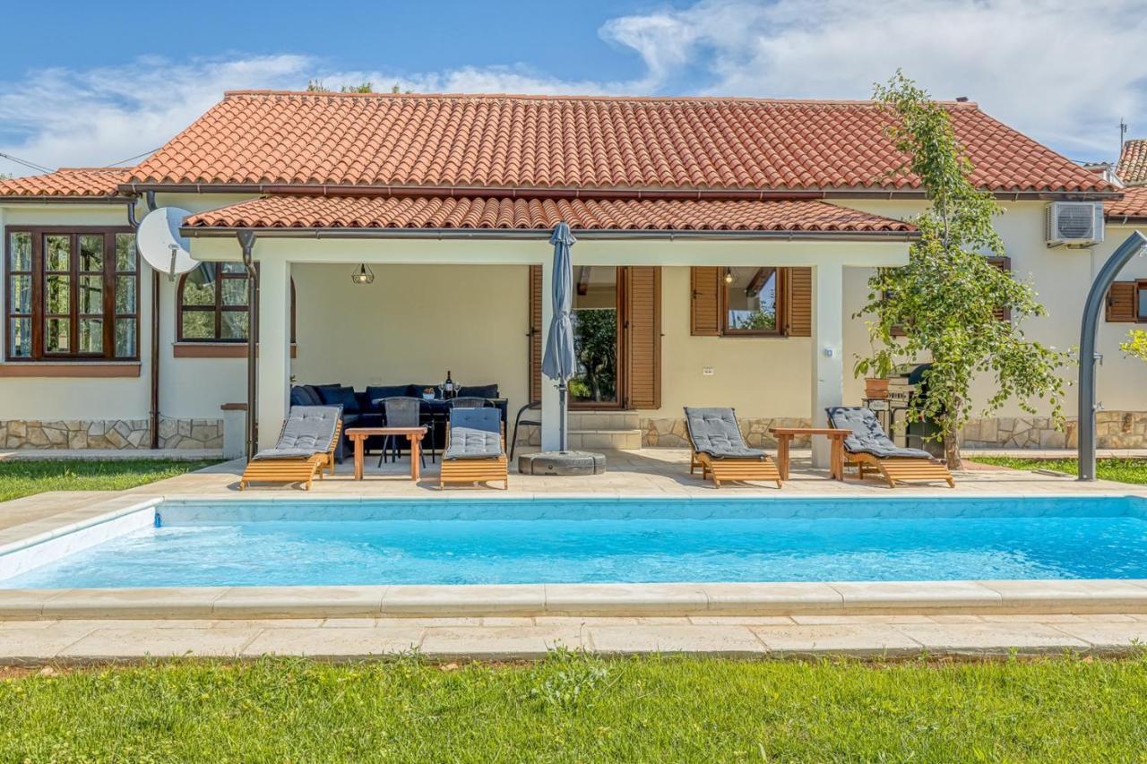 Villa Agatta With Private Pool Smoljanci Экстерьер фото