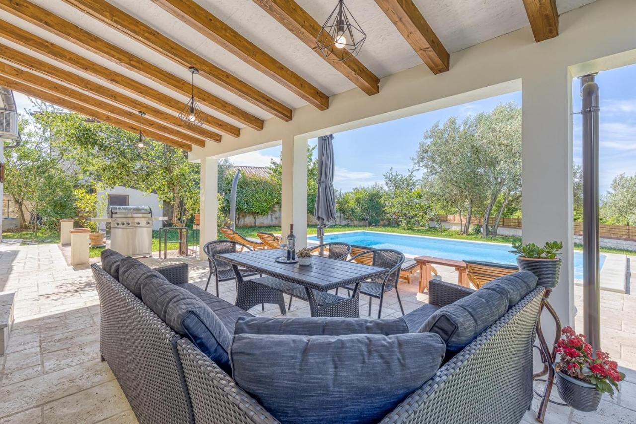 Villa Agatta With Private Pool Smoljanci Экстерьер фото