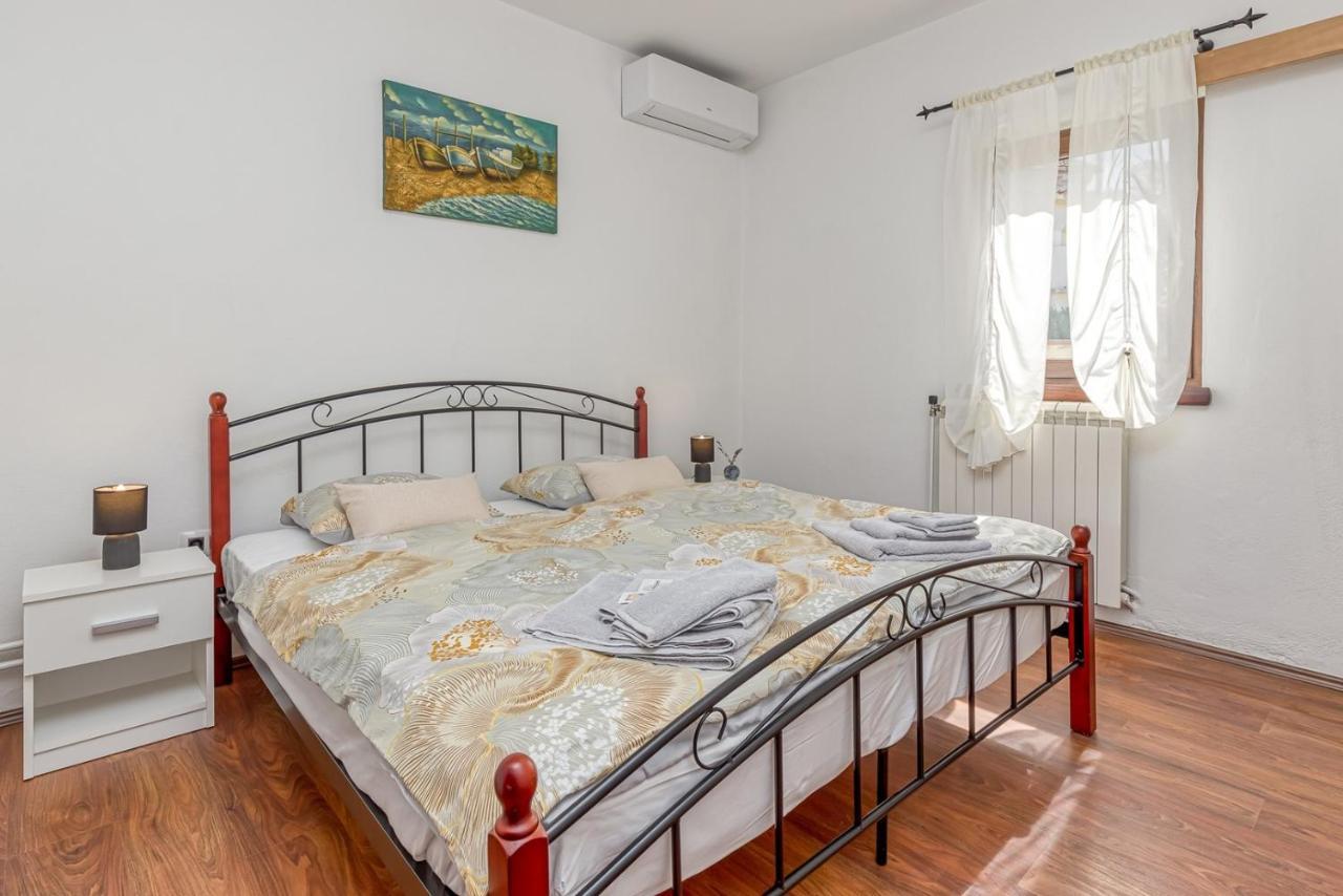 Villa Agatta With Private Pool Smoljanci Экстерьер фото