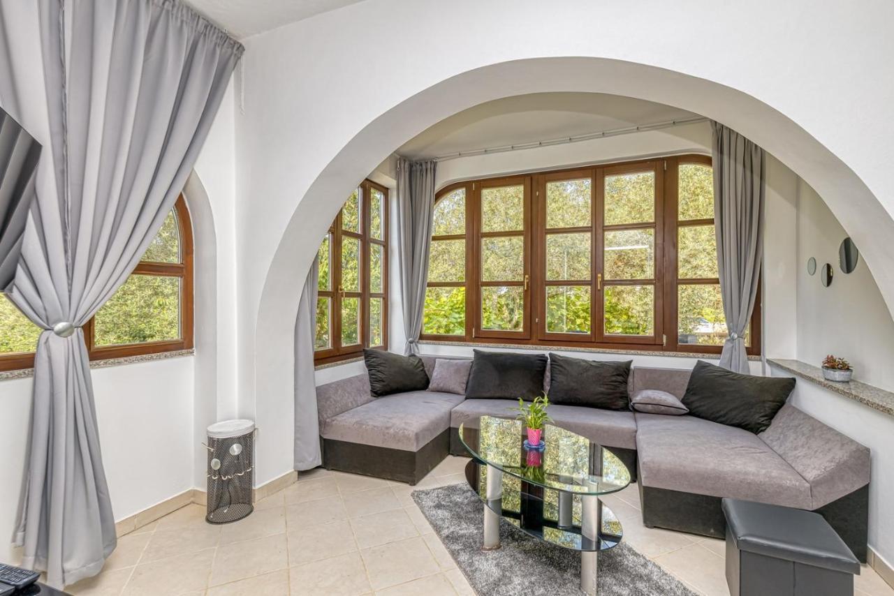 Villa Agatta With Private Pool Smoljanci Экстерьер фото